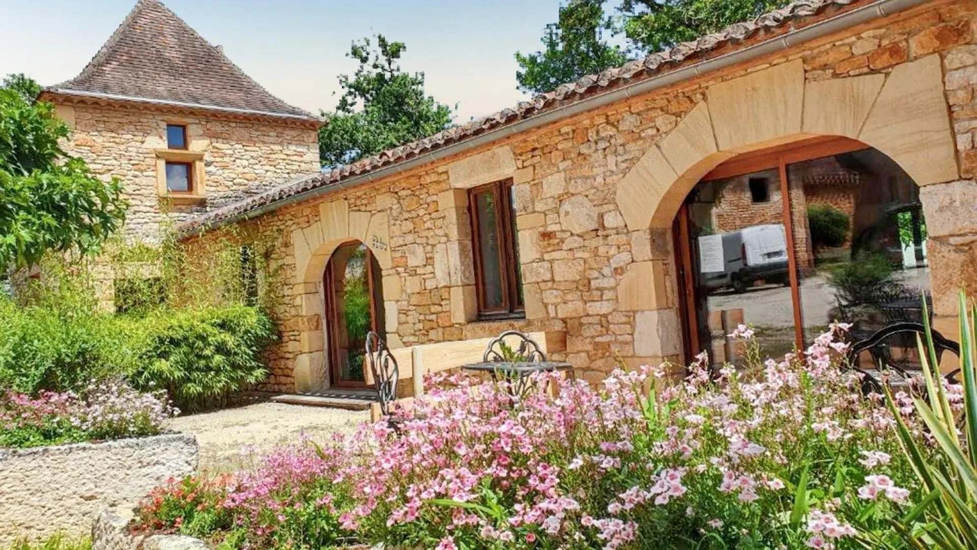 Maison Charmeur Avec Jardin A Puy-L'Eveque Et Piscine Partagee